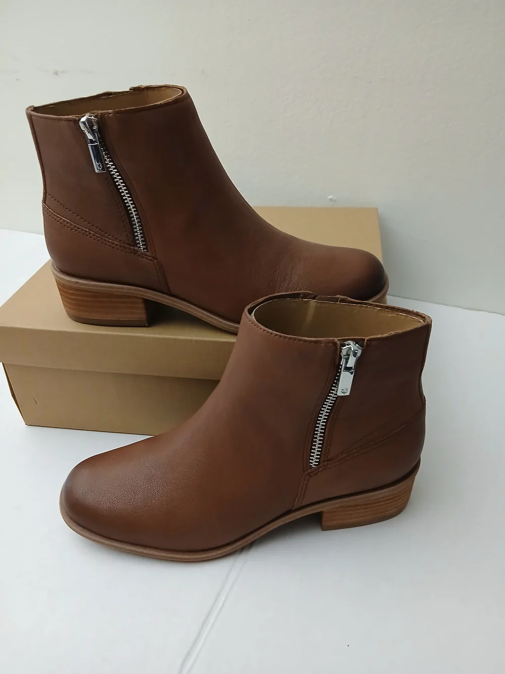 Lucky Brand Classic Brown Leather Ankle Boots with Side Zip New $35